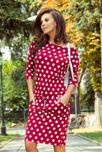 Cargar imagen en el visor de la galería, Numoco 13-111 Sports dress with binding and pockets - burgundy + polka dots