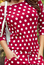 Cargar imagen en el visor de la galería, Numoco 13-111 Sports dress with binding and pockets - burgundy + polka dots