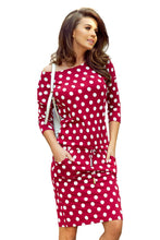 Cargar imagen en el visor de la galería, Numoco 13-111 Sports dress with binding and pockets - burgundy + polka dots