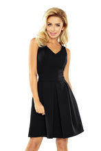 Load image into Gallery viewer, Dress with neckline and pockets - black 160-1