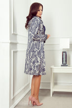 Load image into Gallery viewer, Numoco 218-3 Coat with hood and pockets - blue leaves