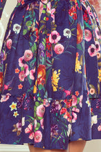 Cargar imagen en el visor de la galería, 265-2 DAISY Dress with frills - flowers + navy blue