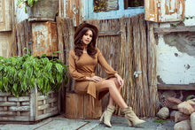 Load image into Gallery viewer, Numoco 275-1 JENNY Comfortable dress with binding at the waist - caramel