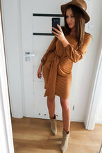 Load image into Gallery viewer, Numoco 275-1 JENNY Comfortable dress with binding at the waist - caramel