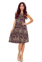 Cargar imagen en el visor de la galería, Numoco 296-2 VICTORIA A trapezoidal dress with beige zebra
