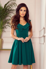 Load image into Gallery viewer, Numoco 307-2 POLA dress with frills on the neckline - green