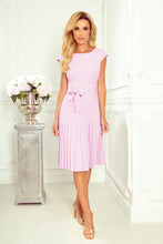 Cargar imagen en el visor de la galería, Numoco 311-6 LILA Pleated dress with short sleeves - bright heather