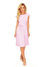 Cargar imagen en el visor de la galería, Numoco 311-6 LILA Pleated dress with short sleeves - bright heather