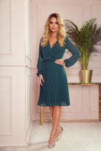 Charger l&#39;image dans la galerie, Numoco 313-1 ISABELLE Pleated dress with neckline and long sleeve - green