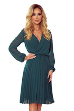 Charger l&#39;image dans la galerie, Numoco 313-1 ISABELLE Pleated dress with neckline and long sleeve - green
