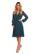 Charger l&#39;image dans la galerie, Numoco 313-1 ISABELLE Pleated dress with neckline and long sleeve - green