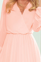 Cargar imagen en el visor de la galería, Numoco 313-2 ISABELLE Pleated dress with neckline and long sleeve - peach color