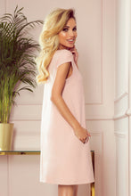 Cargar imagen en el visor de la galería, Numoco 314-1 CELINE Trapezoidal dress with pockets - pastel rose