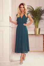 Cargar imagen en el visor de la galería, Numoco 315-1 EMILY Pleated dress with frills and neckline - green