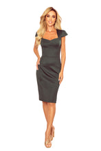 Cargar imagen en el visor de la galería, Numoco 318-2 Midi dress with a nice neckline - green