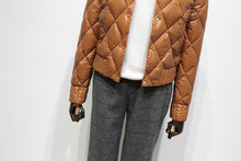 Cargar imagen en el visor de la galería, Ultra Light O Neck Coat