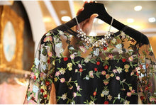 Charger l&#39;image dans la galerie, Floral Embroidery Black O-Neck Dress