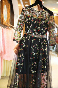 Floral Embroidery Black O-Neck Dress