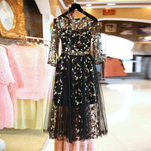 Floral Embroidery Black O-Neck Dress