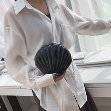 Cargar imagen en el visor de la galería, Shell Chain Shoulder Bag